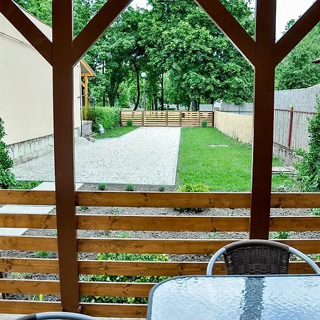 Apartment Green Garden Apartman