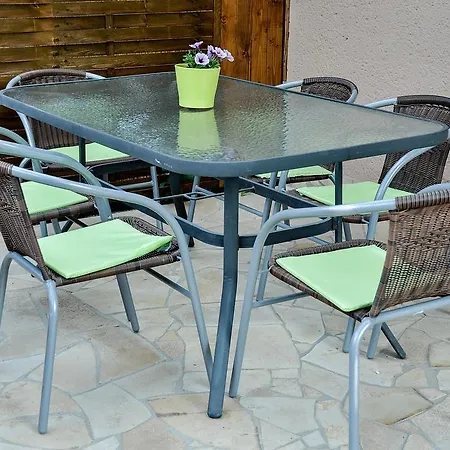 Green Garden Apartman